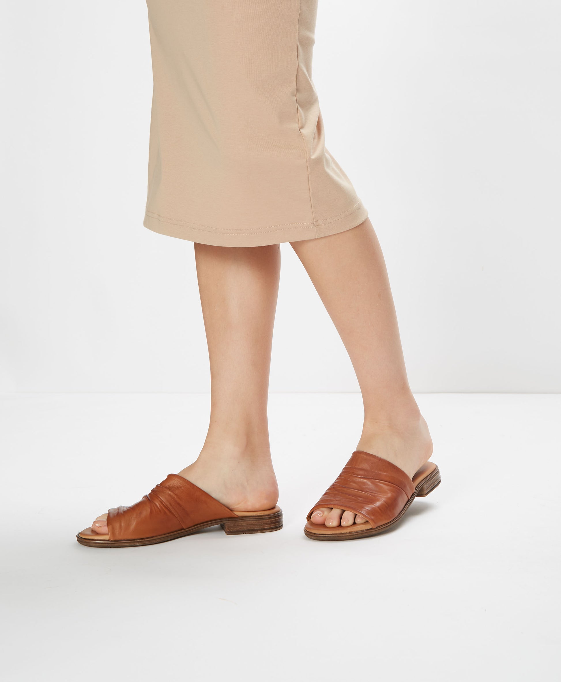 Iyla slide - - Merchant 1948